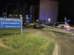 Balesethez vonultak a tatabányai tűzoltók