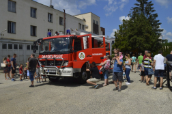 Nyitott szertárkapuk