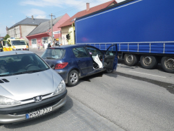 Műszaki mentéseknél Nyergesújfalu hivatásos tűzoltói