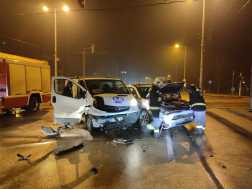 Összeütközött két személygépkocsi Tatabányán