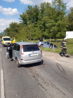 Tűz Tatabányán és Tatán, balesetek Esztergomban és Nyergesújfalun – több egység is vonult