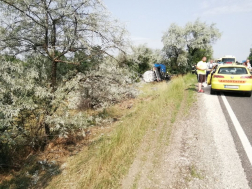 Árokba borult egy nyerges vontató