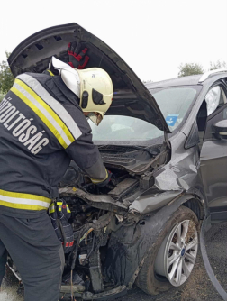 Közlekedési balesetekhez vonultak a vármegyeszékhely tűzoltói