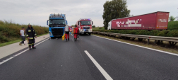 Tehergépkocsinak hajtott egy személyautó az autópályán