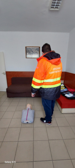  Gyűrű szorult az ujjára, a tűzoltóktól kért segítséget
