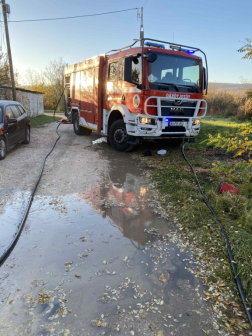 Kigyulladt egy autó Tatabányán