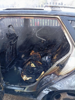 Kigyulladt egy autó Tatabányán