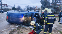 Felborult egy személyautó Tatabányán