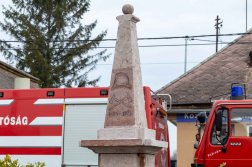 Megújult a nyergesújfalui tűzoltó emlékmű