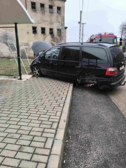 Kisodródott egy gépkocsi Sárisápon