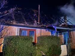 Kigyulladt egy családi ház Kocson