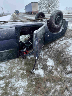 Árokba borult egy autó