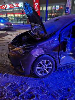 Két gépkocsi ütközött