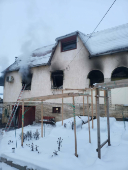 Tűz keletkezett egy családi házban Tatabányán