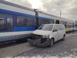 Vonatnak ütközött a személyautó