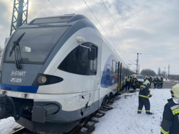 Vonatnak ütközött a személyautó