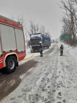 Tehergépjárművek akadtak el