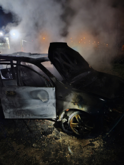 Kigyulladt egy autó a hétvégén