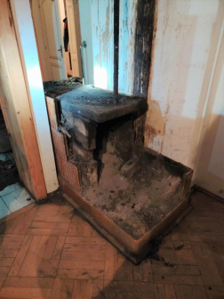 Cserépkályhában lerakódott égéstermék izzott