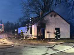 Melléképület-tűz Süttőn