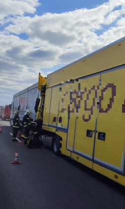 Összeütközött két kamion az autópályán