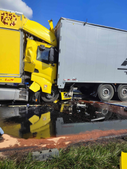 Összeütközött két kamion az autópályán