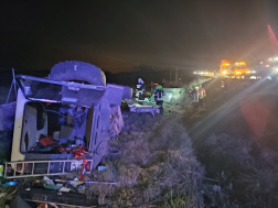 Árokba hajtott egy trélert vontató terepjáró