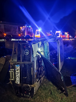 Árokba hajtott egy trélert vontató terepjáró