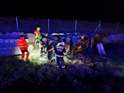 Árokba hajtott egy trélert vontató terepjáró