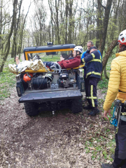 Sziklamászón segítettek