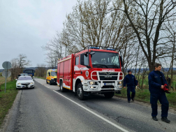 Árokba hajtott egy gépkocsi