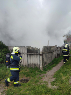 Összehordott szemét égett