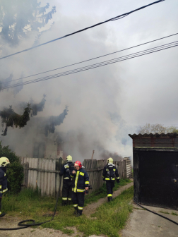 Összehordott szemét égett