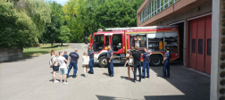 Nyitott szertárkapuk Komárom