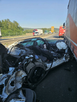 Nyerges vontató és autó ütközött