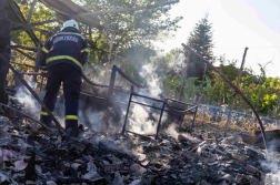 Nyolc hektáron égett a száraz növényzet, épületekre is átterjedt