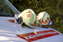 Nyolc hektáron égett a száraz növényzet, épületekre is átterjedt