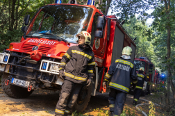 Tűz a kiszáradt tómederben