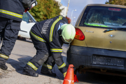 Baleseti szimulációs gyakorlaton a tatabányai tűzoltók