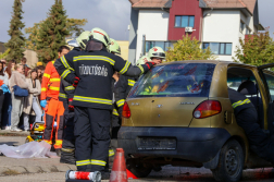Baleseti szimulációs gyakorlaton a tatabányai tűzoltók
