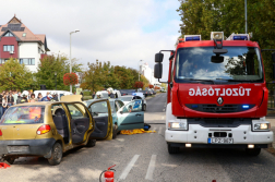 Baleseti szimulációs gyakorlaton a tatabányai tűzoltók