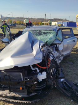 Motorvonattal ütközött egy személyautó