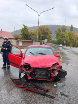 Három személyautó ütközött Tatabányán
