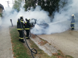 Gépjármű tüze Tatabányán - péntek