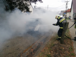Gépjármű tüze Tatabányán - péntek