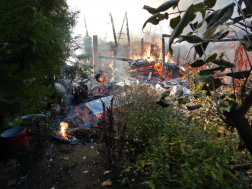 Tatabányai és bajnai tűzoltók is oltottak Bicskén