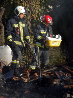 Tatabányai és bajnai tűzoltók is oltottak Bicskén