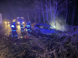 Vonulás az 1-es főútra csütörtök hajnalban